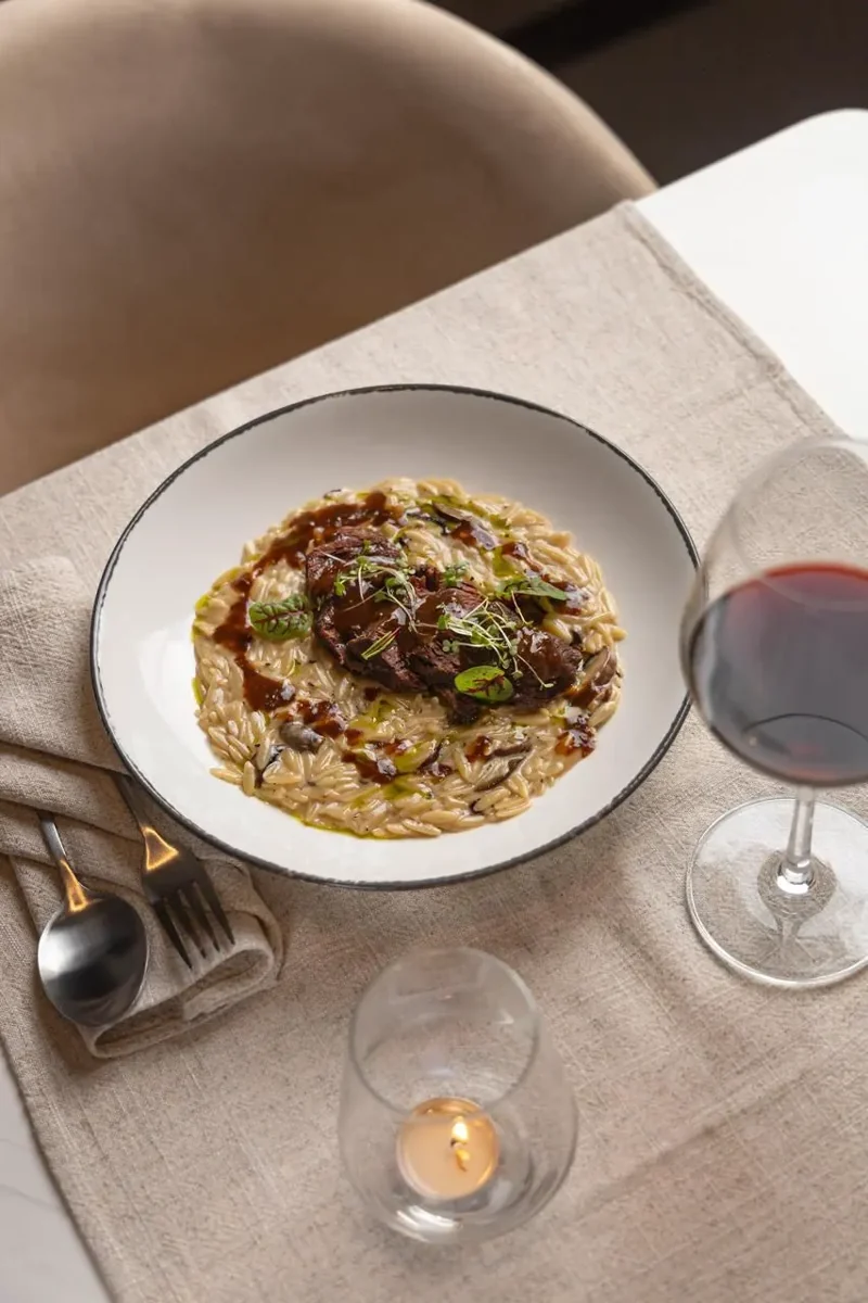 Dinner and a glass of wine at Élé
