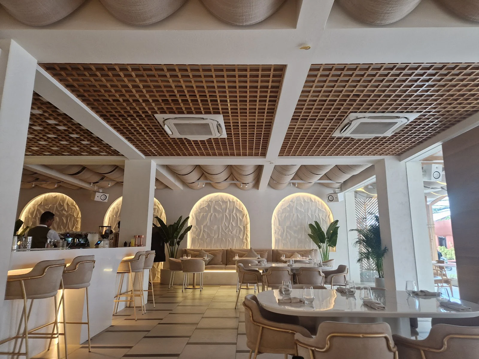 The dining room at Élé